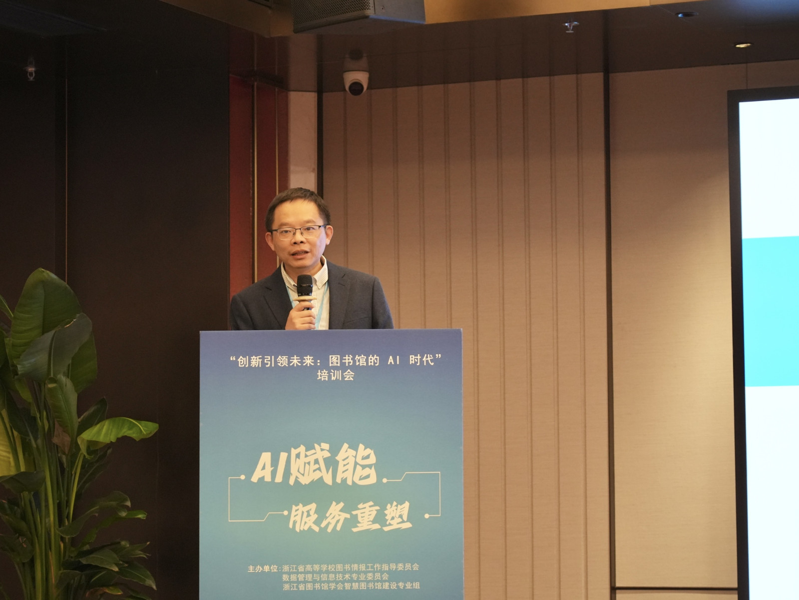 1_resize.jpg 1_resize.jpg